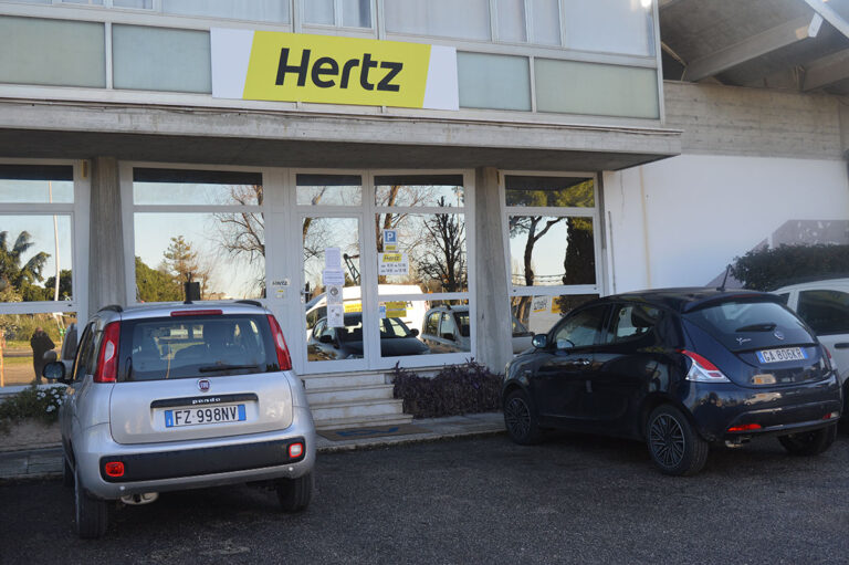 Garage serenissima & C. sas 5 ingresso noleggio hertz 768x511